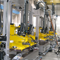 Dettaglio impiantistica a bordo macchina per presse settore automotive